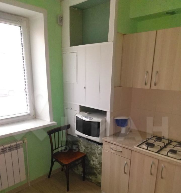 Полы ламинат. Теплая,светлая,уютная. Двойная входная дверь. Торг. Стенка,прихожка и кухня в подарок.