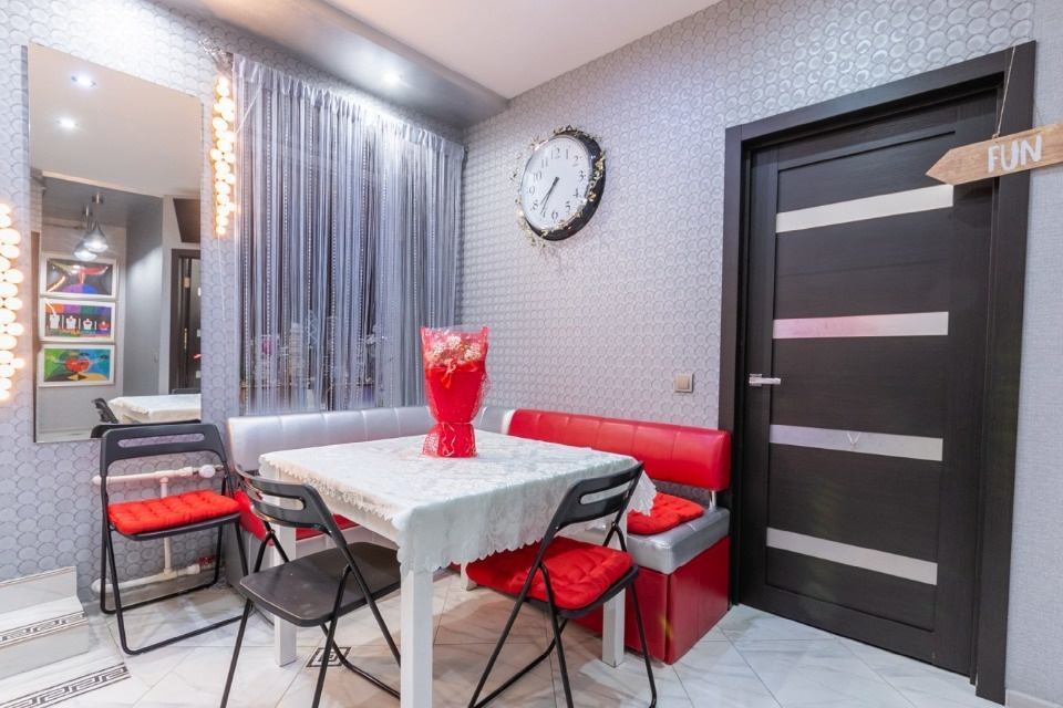 В квартире сделан прекрасный продуманный ремонт для комфортного времяпрепровождения. Заменены все ин