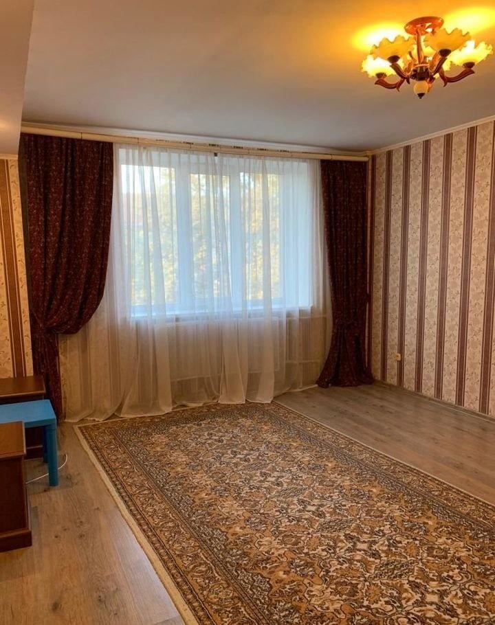 Предлагаю шикарную трехкомнатную квартиру в теплой кирпичной семиэтажке недалеко от моря. Уютная тре