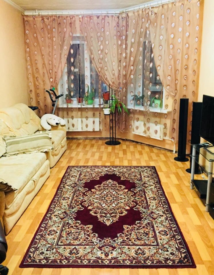 Продаётся просторная двухкомнатная квартира, в центре города,расположенная рядом со школой 25, 2 гим